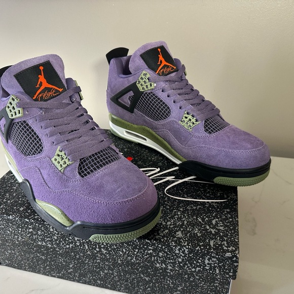 BRAND NEW WMNS AIR JORDAN 4 RETRO CANYON PURPLE SIZE US 12 - Picture 10 of 11